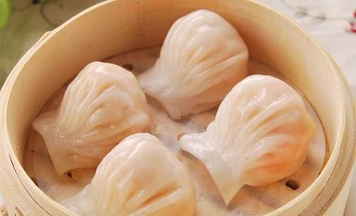 还没吃到就开始流口水了，鲜虾这样做，晶莹剔透，一口一个