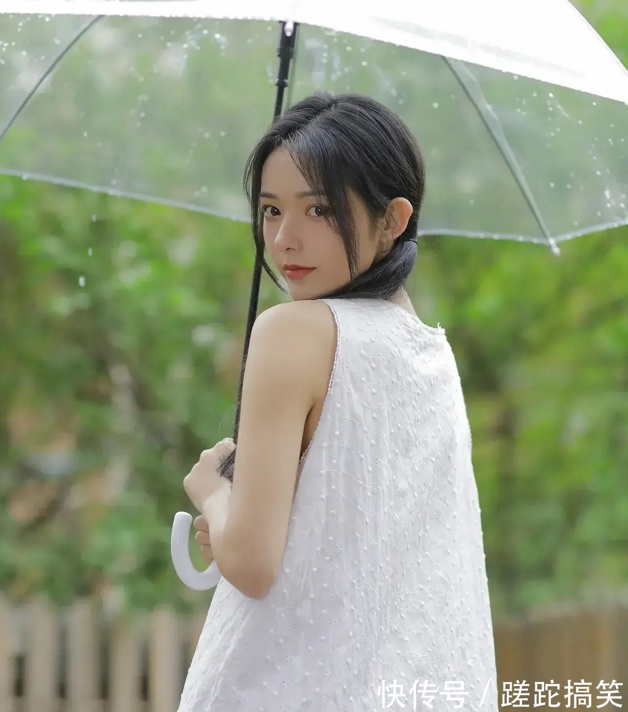 穿搭|食色99——美女穿搭5: 清新甜美无袖小白裙