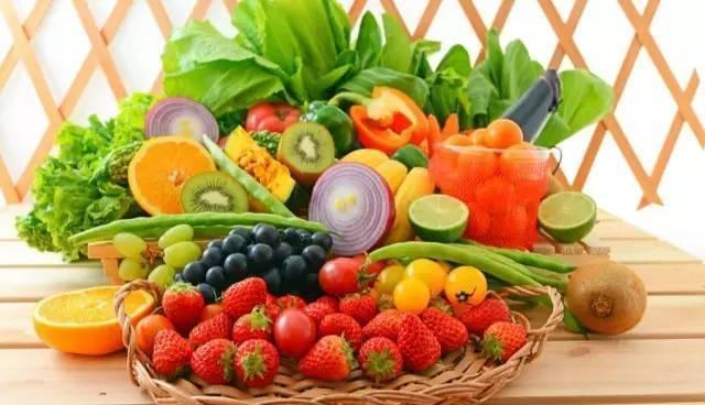 热水泡脚|多走路真的能长寿,建议,若过了50岁,常做3件事或比运动更重要