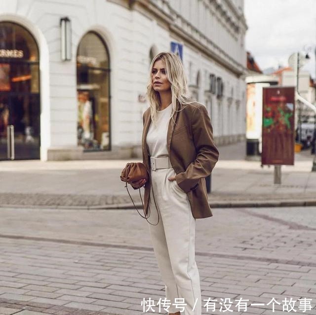 烟管裤 梨形身材别总穿阔腿裤了,这4款“下装”更遮肉!不用减肥就显瘦!