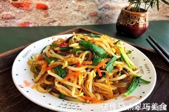 所示|豆芽炒粉条想要做得好吃，多加一步操作，豆芽鲜脆粉条爽滑太过瘾