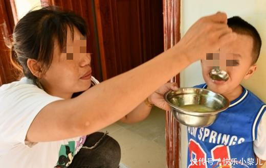 家长|孩子2岁能吃“大人饭”吗?医生:低于这个年龄,再馋也别喂