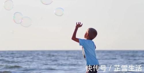 史努比|老师，他在路上扶摔倒的人了，他本来成绩能更好