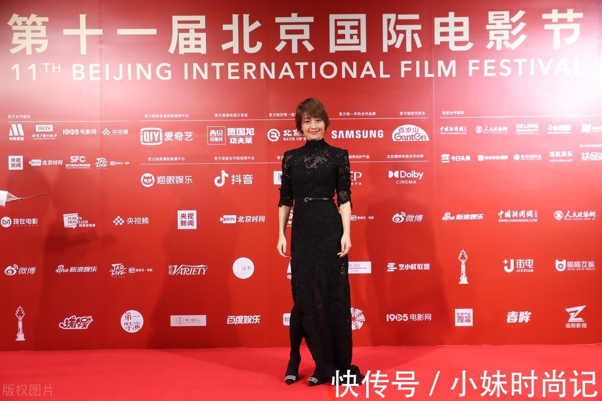 礼服|马伊琍穿衣越来越保守,开衩裙里面还要穿裤子,是对身材不自信吗