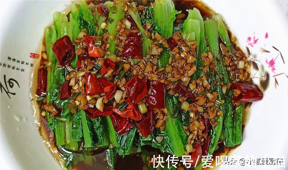 秋季的油麦菜最好吃，5分钟把它做成凉拌菜，口感脆嫩鲜香