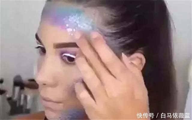 女孩为追求时尚,竟用渔网袜来化妆,取下丝袜后效果令人惊艳!