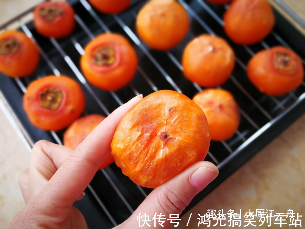 做柿子饼时，直接晒是不对的！教你1招，只需5天就能晒成