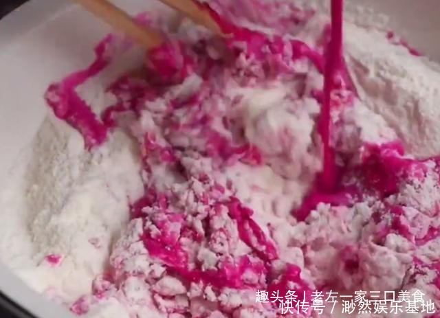 鸡蛋|火龙果和鸡蛋放一起,筷子搅一搅,越嚼越想吃,比吃肉都香