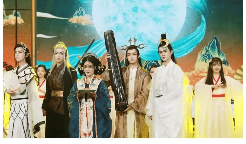 主持人接连翻车后，为何《天天向上》还能改到黄金档播出？