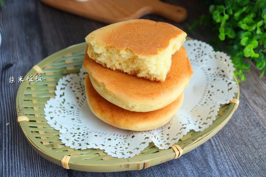 做成|1碗面粉,2个鸡蛋,做成的小饼外酥里软,比面包还好吃