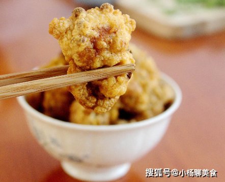 30年经验的婆婆：炸酥肉调面糊时，这3种料不能少，酥肉更香酥