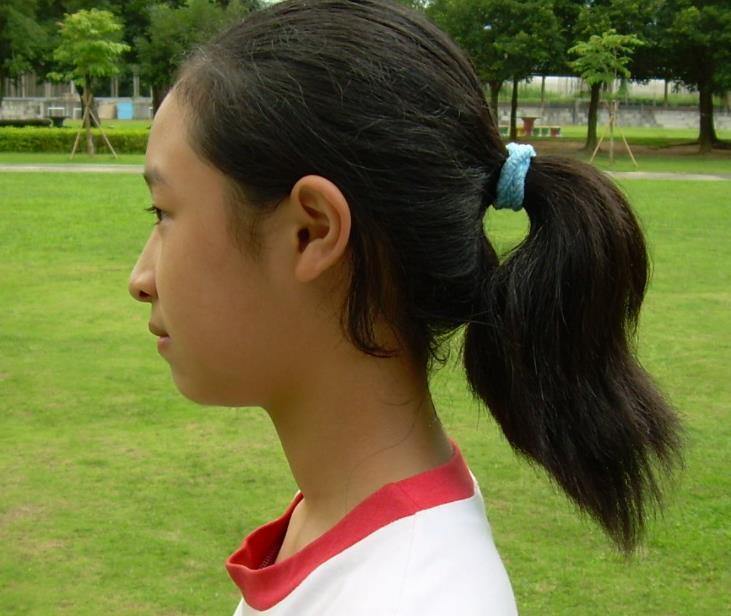 打理|初中女孩长发及腰,因不符合校规含泪剪掉,前后像换了一个人