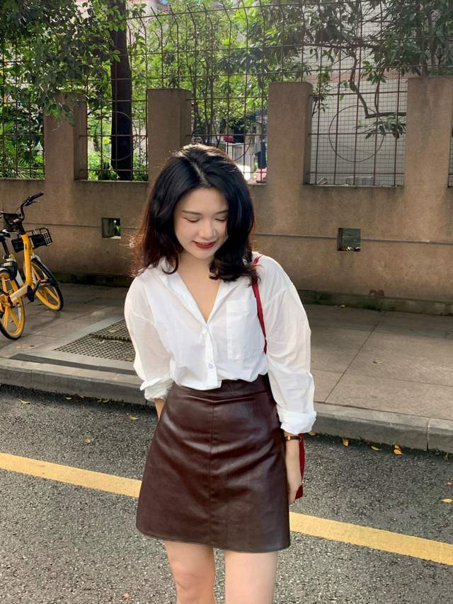 秋天|早秋的甜酷穿搭!针织开衫+牛仔裙,简约大方不做作,优雅又洋气