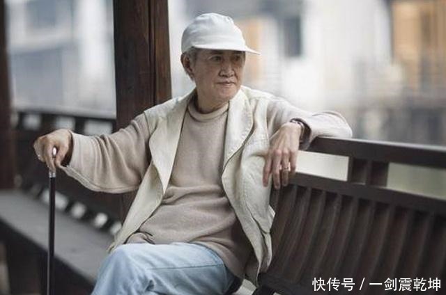 小店冒着|木心先生最著名的一首诗,仅12行字,多少人看一遍就忘不了!