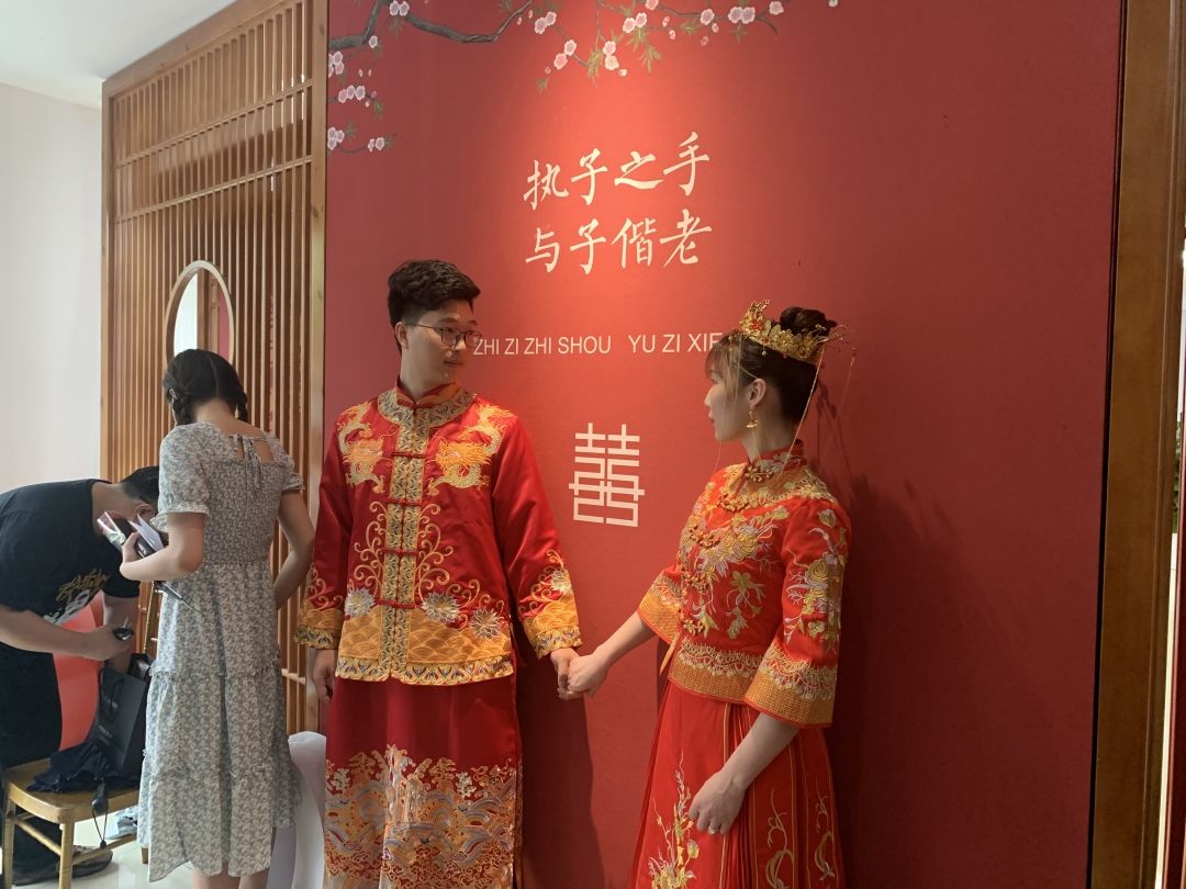 弘扬|排面十足，临海今天的这场集体婚礼超甜！