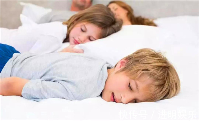 睡眠时间|你每天都睡觉的床单,多久清洗一次比较好专家来告诉各位答案