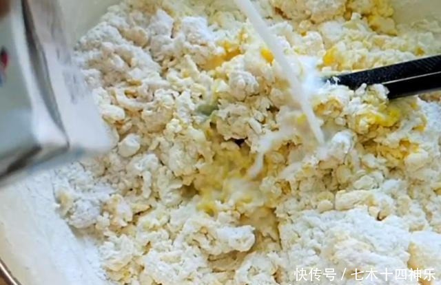 我家面粉从不蒸馒头,加3个鸡蛋,秘制一做,出锅老婆直夸好吃