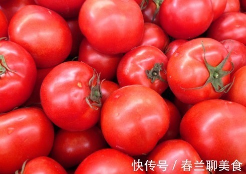 买西红柿时,别只会用手捏!牢记3个小窍门,个个清甜又多汁儿!