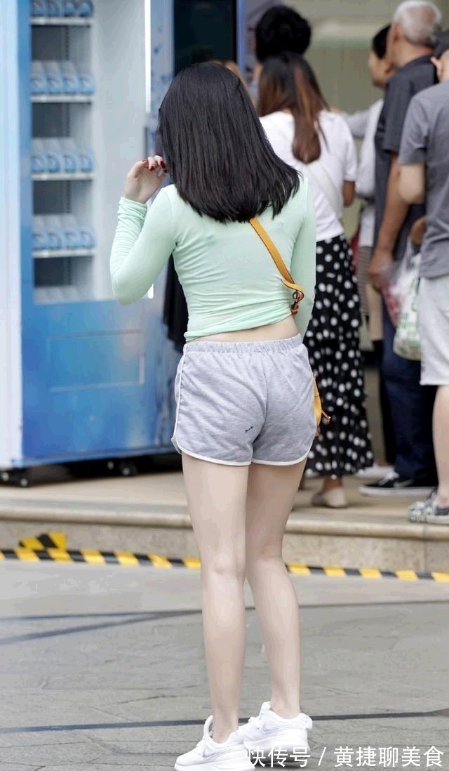 超短裙 原来运动短裤这样搭配也能穿的这么有魅力感