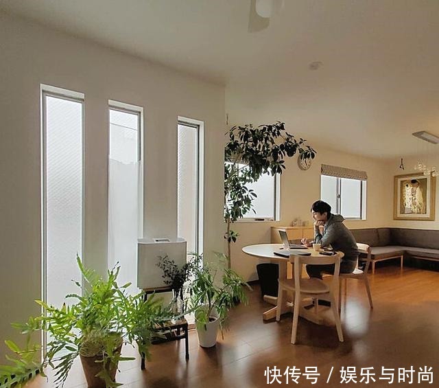 小两口之家,全屋布满绿植鲜花,把生活过成了诗,太美太治愈了!