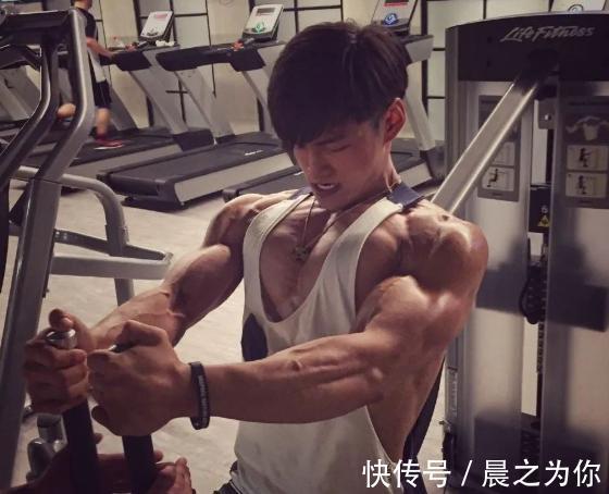 健身|健身达人宋昱欣，健美型身材超吸睛，被称为“中国版卡戴珊”
