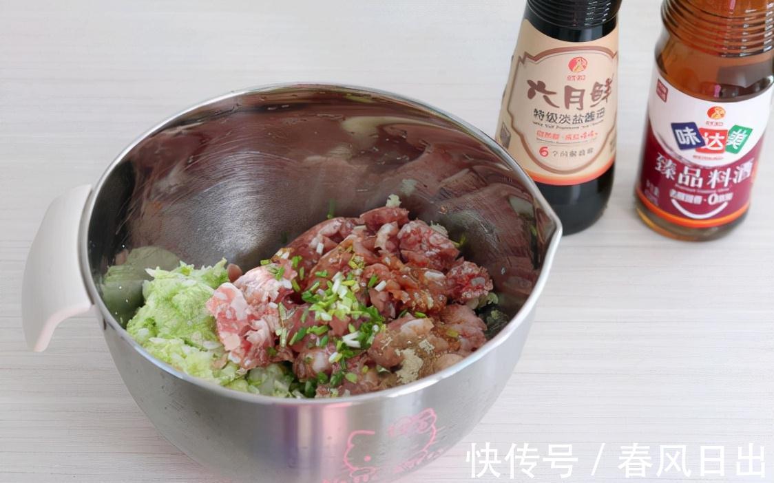 煎饺|水煎饺这样做好吃,煎出来酥脆焦黄,不会粘锅糊底