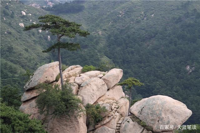 山门|庙宇亭台摩崖刻，苍松翠柏布山巅，登医巫闾山一望秋水长