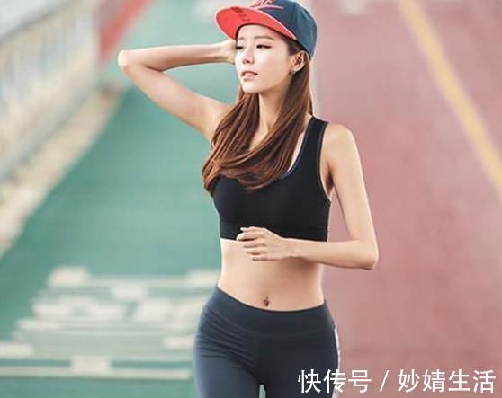 打底裤|紧身打底裤白皙漂亮的美女,绽放年轻魅力,秀出曼妙身材轮廓