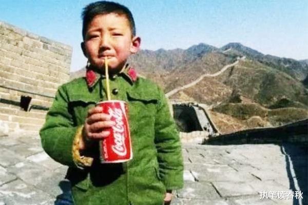 41年前,因一张站在长城喝可乐照片火遍世界的小男孩,现状如何