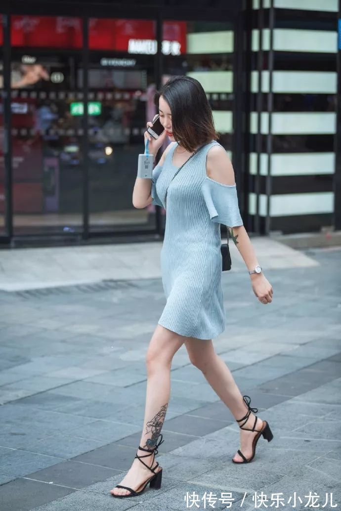 元气满满 浅色系的针织面料连衣裙,非常的小清新,元气满满的感觉