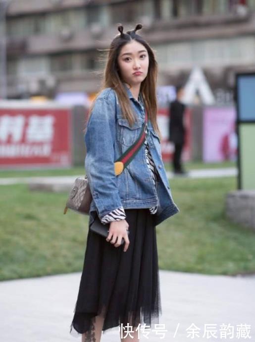 路人街拍:气质满分的小姐姐,仙女般的气质,非常有女人味