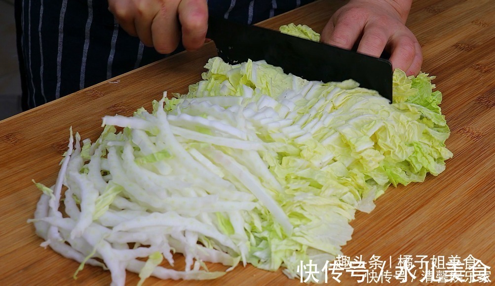 蒜泥|白菜别炒着吃了,教你一个新做法,我家一周吃8次,比肉还过瘾