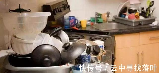 油渍|丈母娘来家小住3天,厨房就大变样!瞧瞧她的做法,那叫一个干净!
