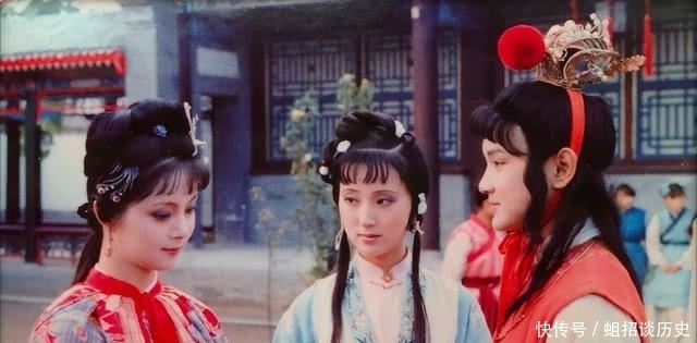 宝玉梦中大喊:不要金玉良缘,只要木石姻缘,宝钗听完为何怔住了