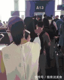 |搞笑GIF:单身久了真可怕 看什么都觉得在看美女