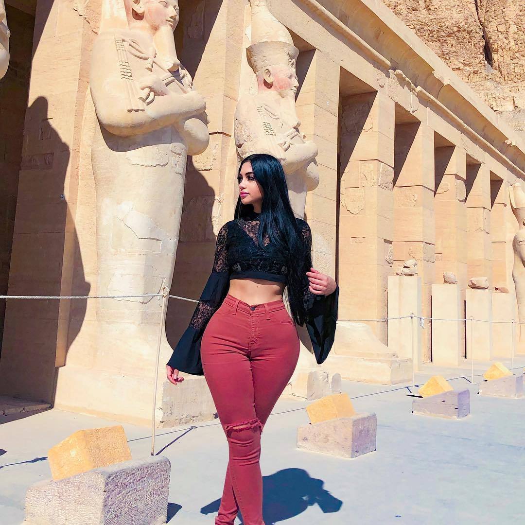 动作|21岁健身女孩坐拥950多万粉丝,傲娇身材让她名利双收