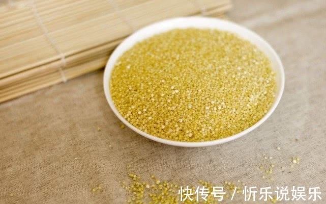 煮小米粥时,不要直接加水煮,用上这3个诀窍,小米粥全家都爱喝