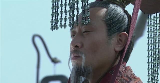 支持|刘备在称帝前属于打不垮的小强之一，背后是谁在支持他前进？