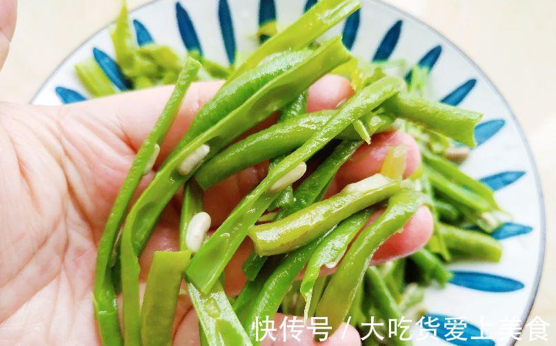 立秋前后豇豆怎么做好吃？加点肉末，去燥营养不丢失