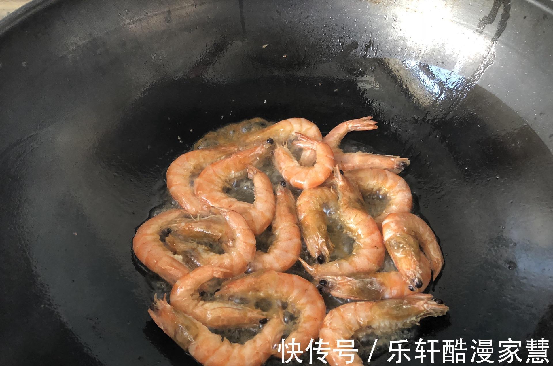 干锅虾|吃一回爱一回的干锅虾，怎么吃都吃不腻，用料简单，在家就能做