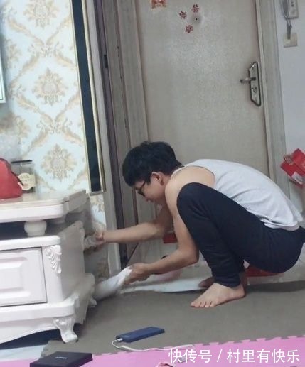 那一刻|“掏娃奶爸”火了,宝宝被掏出来的那一刻,网友:这是养着玩呢?