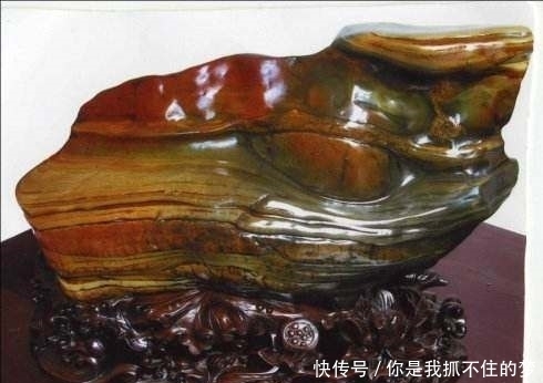 这条河里的石头真是太值钱了 很多石头都卖到上百万