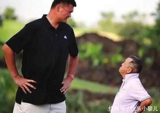 身高|“00后是吃啥长大的？”，因娃长太高引老师不满，连训话都不敢了