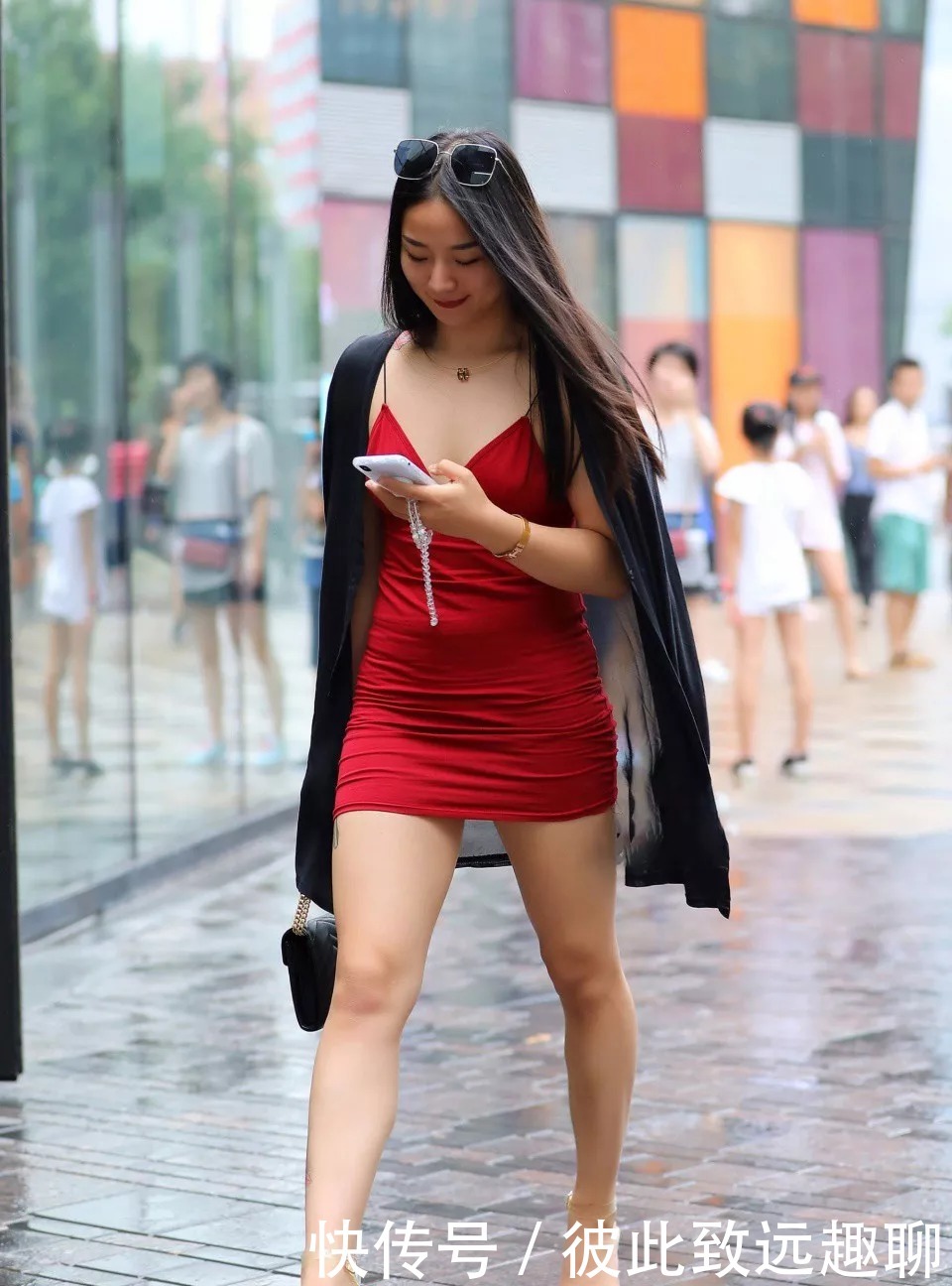 颜值|街怕：包臀裙搭配高跟鞋，提升你的夏日颜值