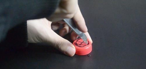 电饭煲|吸盘挂钩上粘个瓶盖真厉害, 一年能省下不少钱, 早点知道就好了