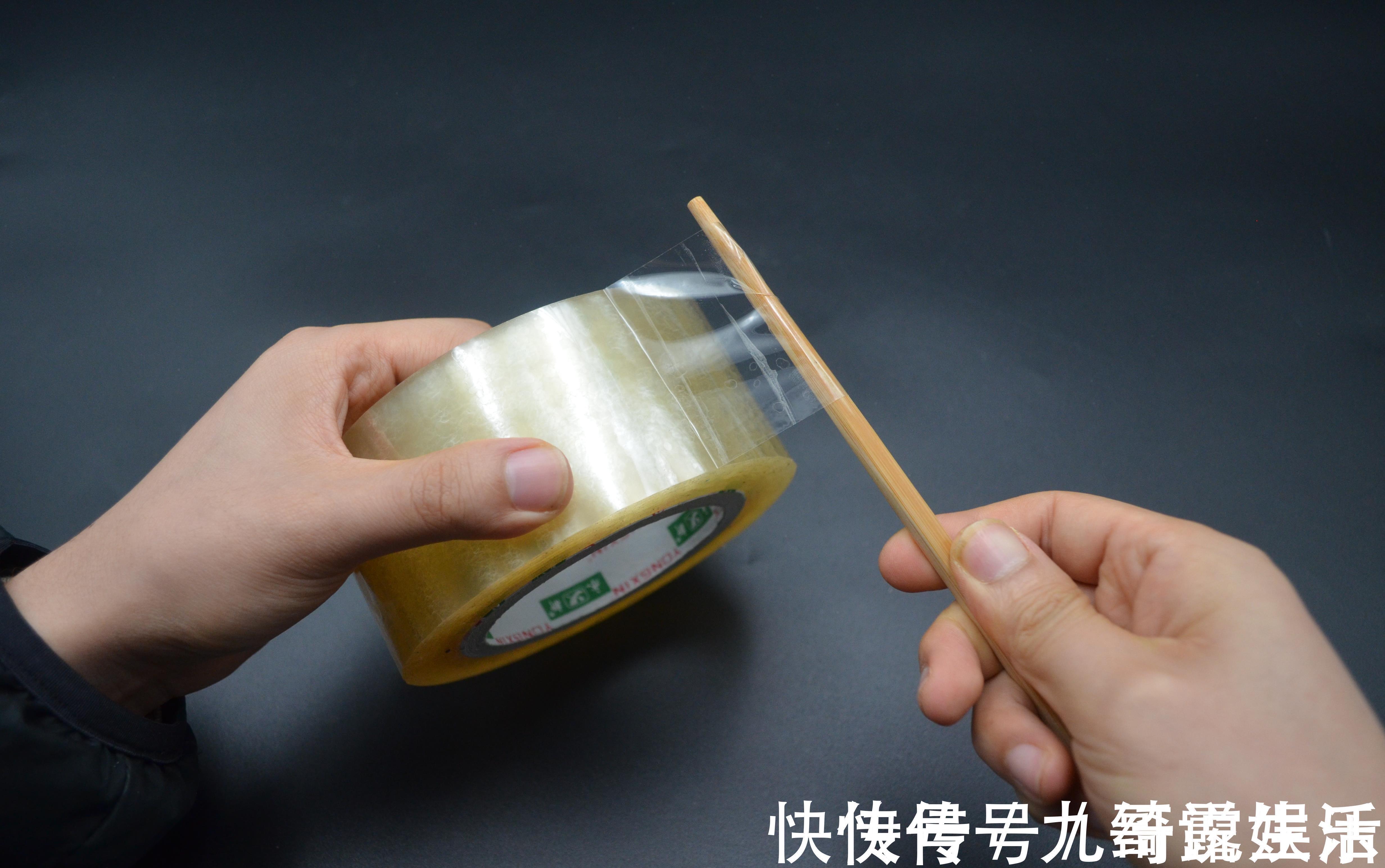 筷子|在透明胶带上放根筷子有什么用处?试了试,真好用