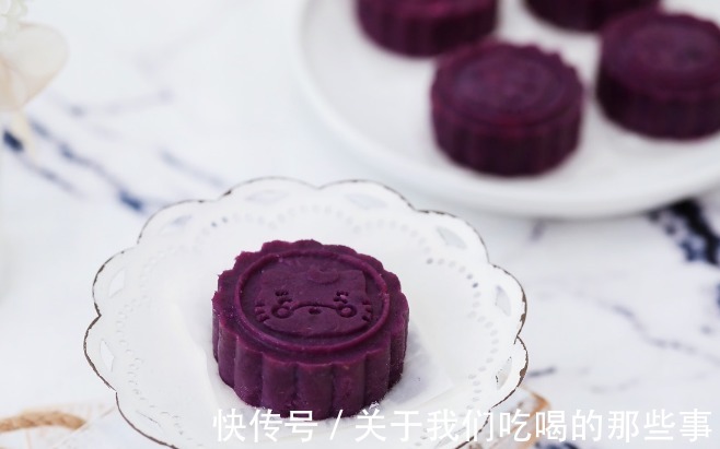 烤箱|马上到中秋了，无需烤箱也能自制月饼，配方做法教给你，好吃营养
