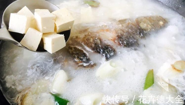 炖鱼汤腥味重?做好“三点”,鱼汤香喷喷,再也不担心有腥味