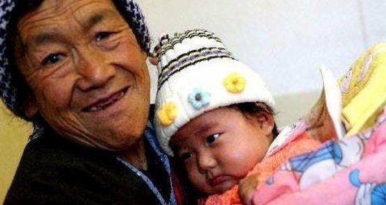 父母|爸爸姓“吃”,给孩子起名费尽心思,上户口时工作人员忍不住笑了