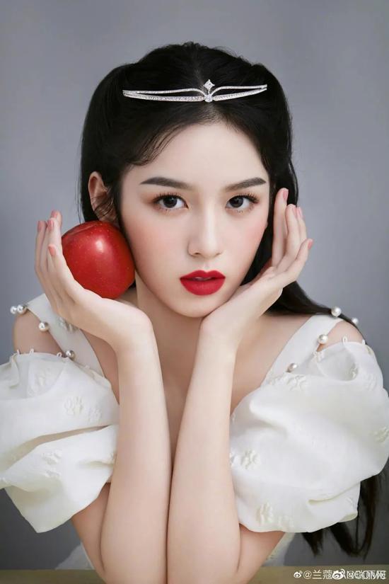 粉底|甜美“射手”周也的脸上 就没有难用的粉底吗?